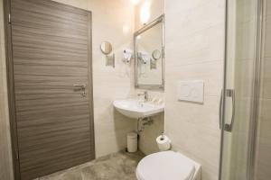 Barbara Piran Beach Hotel的一间浴室