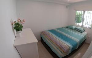 Postel nebo postele na pokoji v ubytování Villa Marysol sleeps 6 + 11 fotografií