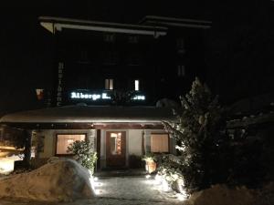 Hoone, kus hommikusöögiga majutusasutus asub