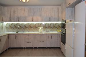 Dapur atau dapur kecil di Guest House Gogia