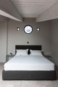 A bed or beds in a room at Relais Casale Valigi