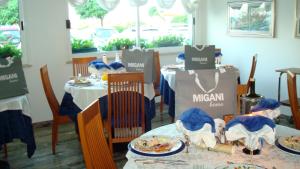 A restaurant or other place to eat at Hotel Cigno D'Oro