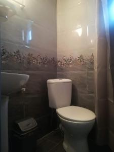 Vannituba majutusasutuses Nikoloz Guesthouse