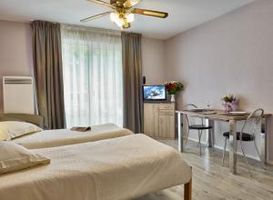Ένα ή περισσότερα κρεβάτια σε δωμάτιο στο Grands Chênes du Parc