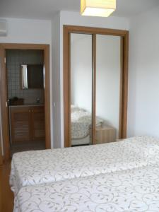 Uma cama ou camas num quarto em Apartamento Aldeia Formosa