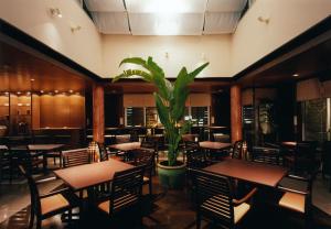 Un restaurant sau alt loc unde se poate mânca la Higashi Hiroshima Green Hotel Morris