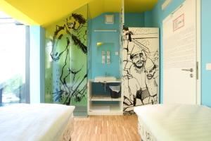Łóżko lub łóżka w pokoju w obiekcie MCC Hostel