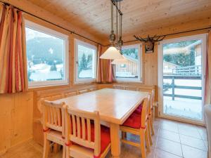 Zdjęcie z galerii obiektu Spacious Chalet in Annaberg-Lungötz with Sauna w mieście Annaberg im Lammertal
