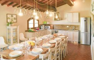 Kuchyň nebo kuchyňský kout v ubytování Villa Marina with private panoramic pool - Borgo del Silenzio