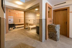 Gallery image of Hotel Garni Romantika in Sankt Leonhard im Pitztal