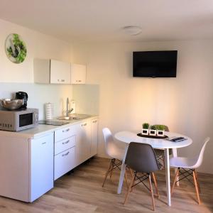 Kuchyň nebo kuchyňský kout v ubytování Apartments Marjan + 37 fotografií