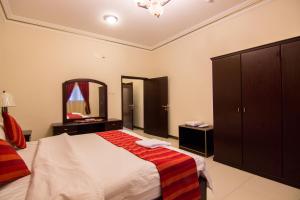 Una cama o camas en una habitación de Shaza Al Khamis شذا الخميس
