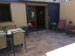 Patio lub wspólna przestrzeń na świeżym powietrzu w obiekcie Niu