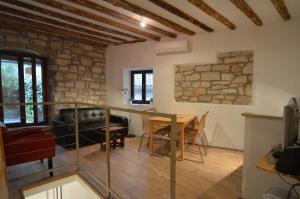 Posedenie v ubytovaní Apartment Il Cortile with garden and parking + 9 fotografií