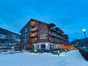 Nespecifikovaný výhled na hory nebo výhled na hory při pohledu z hotelu