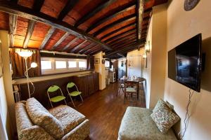 a living room with a couch and a tv and a table at Casa delle Eroidi in Rome