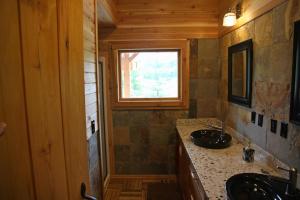 Kuchyň nebo kuchyňský kout v ubytování LDR Lodge - Last Dollar Ranch + 37 fotografií