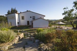 a view of a house from the garden at Azienda Agricola I Colli di Marliano in Lastra a Signa