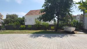 a boat sitting in the yard of a house at Sobe Jana in Budva