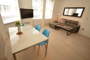 A seating area at St Anne's Court by Indigo Flats