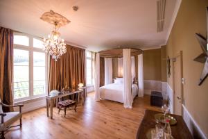 Postel nebo postele na pokoji v ubytování Chateau de Sacy