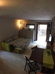 A bed or beds in a room at Studio Ca d'Martin
