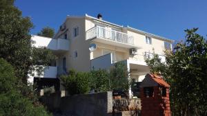 Afbeelding uit fotogalerij van Apartments Kresic in Marina +31 foto's