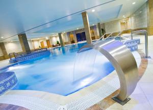 Sundlaugin á Bonnington Hotel & Leisure Centre eða í nágrenninu