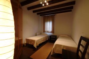 A bed or beds in a room at La Trufa Roja