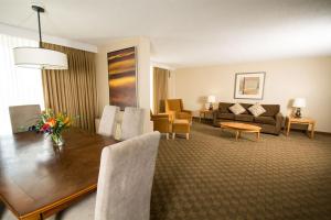 Posezení v ubytování Edmonton Inn and Conference Centre