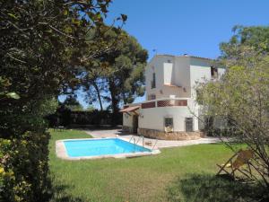 The swimming pool at or close to Apartments in Villa Isabel