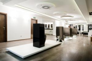 a salon with black and white furniture in a room at Kadrit Hotel in Cadrete