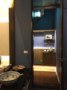 a kitchen with a counter and a sink in a room at iuDia Hotel in Phra Nakhon Si Ayutthaya