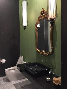 a bathroom with a black sink and a mirror at iuDia Hotel in Phra Nakhon Si Ayutthaya