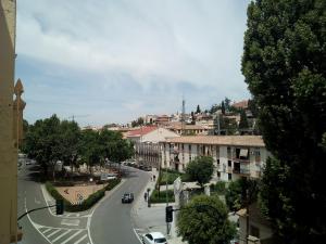 a view of a street in a city with buildings at Apartamento Con Parking Gratuito in Granada