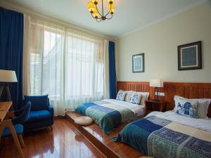 Rúm í herbergi á Dali Yunxi Boutique Inn
