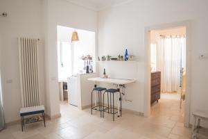 Albergo Diffuso Sotto le Cummerse的厨房或小厨房