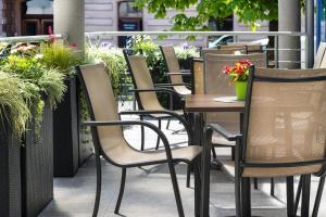 Reštaurácia alebo iné gastronomické zariadenie v ubytovaní Best Western Plus Krakow Old Town