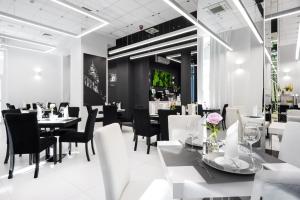 Reštaurácia alebo iné gastronomické zariadenie v ubytovaní Best Western Plus Krakow Old Town