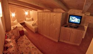 Telewizja i/lub zestaw kina domowego w obiekcie Rimlhof by A CASA