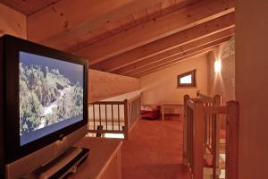 Telewizja i/lub zestaw kina domowego w obiekcie Rimlhof by A CASA