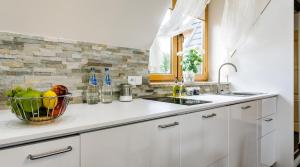 Kuchnia lub aneks kuchenny w obiekcie Rent like home - Sywarne II