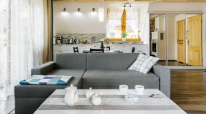 Kuchnia lub aneks kuchenny w obiekcie Rent like home - Sywarne II