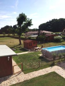 O vedere a piscinei de la sau din apropiere de Ferienwohnung Kickmaier