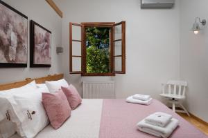 Postel nebo postele na pokoji v ubytování Koukounari luxury villa