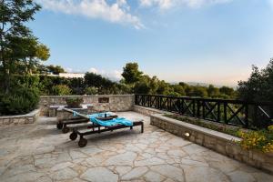 Balkón nebo terasa v ubytování Koukounari luxury villa