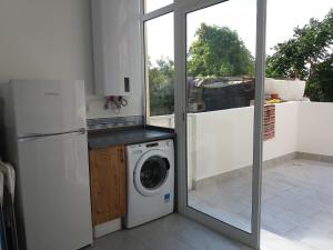 A kitchen or kitchenette at Casa dos Azulejos