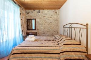 Ένα ή περισσότερα κρεβάτια σε δωμάτιο στο Anigraia 