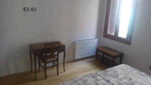 a bedroom with two tables and chairs and a bed at B & B Nina in Venice