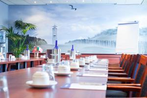 Restoran või mõni muu söögikoht majutusasutuses Two Brothers Hotel Astoria